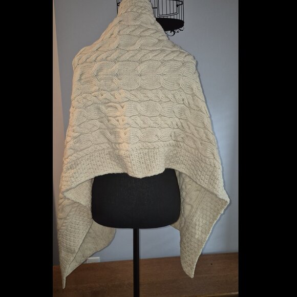 NWT ARAN WOOLEN MILLS Double Wide and Long 100% Merino Wool Scarf/Wrap - Picture 13 of 16